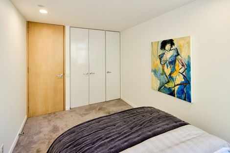 Photo of property in 2/326 Oriental Parade, Oriental Bay, Wellington, 6011