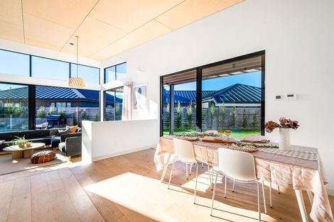 Photo of property in 17 Doug Ledgerwood Drive, Wanaka, 9305