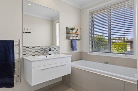 Photo of property in 10 Kuta Street, Pegasus, 7612