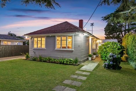 Photo of property in 18 Crawford Avenue, Mangere Bridge, Auckland, 2022