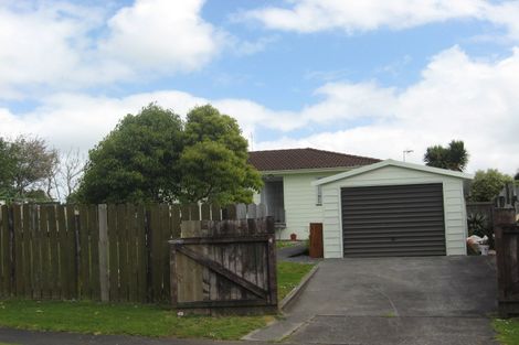 Photo of property in 32 Moncrieff Avenue, Clendon Park, Auckland, 2103