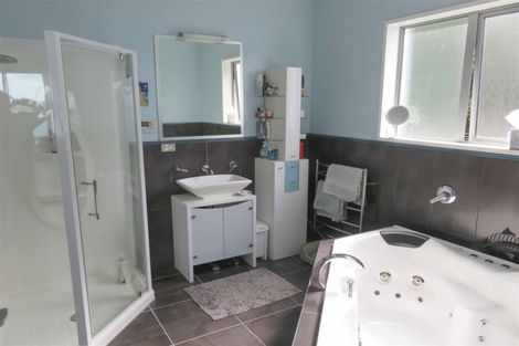 Photo of property in 86 Marine Parade, Bluff, 9814