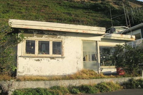 Photo of property in 2/122 Owhiro Bay Parade, Owhiro Bay, Wellington, 6023