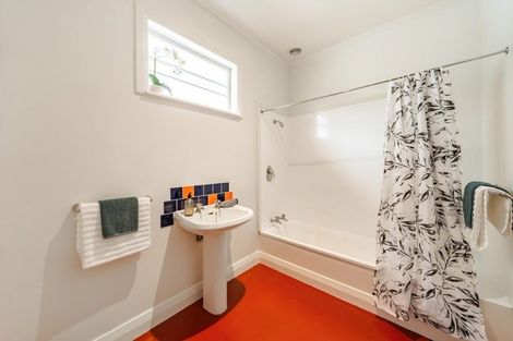 Photo of property in 28 Miro Street, Eastbourne, Lower Hutt, 5013