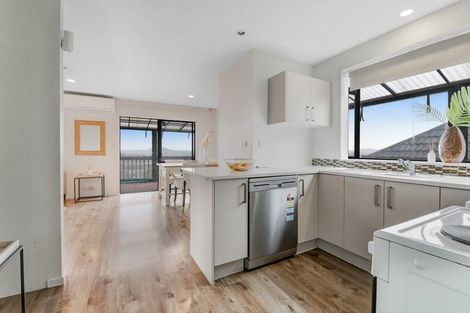 Photo of property in 1/21 Jumento Place, Unsworth Heights, Auckland, 0632