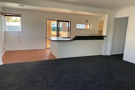 Photo of property in 2 Justin Place, Te Atatu Peninsula, Auckland, 0610