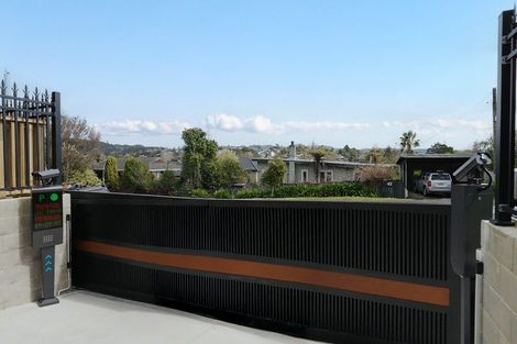 Photo of property in 42 Captain Scott Road, Glen Eden, Auckland, 0602