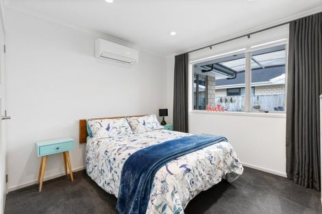 Photo of property in 12 Robert Might Road, Kumeu, 0810