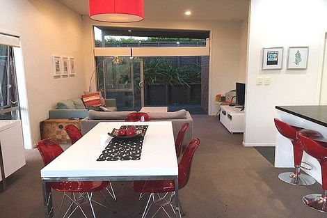 Photo of property in 32 Norcross Avenue, Henderson, Auckland, 0612