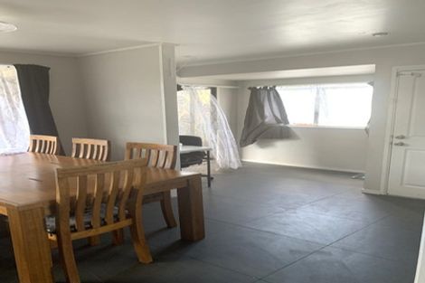 Photo of property in 2/4 Etherton Drive, Weymouth, Auckland, 2103