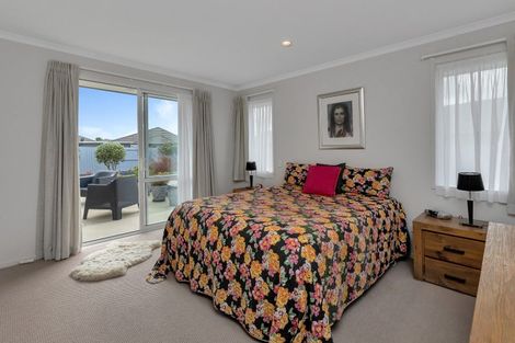 Photo of property in 6 Kamahi Place, One Tree Point, 0118