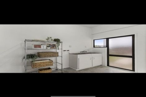 Photo of property in 4200 Great North Road, Glendene, Auckland, 0602