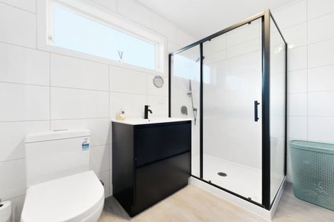 Photo of property in 6 Brouder Place, Hillpark, Auckland, 2102