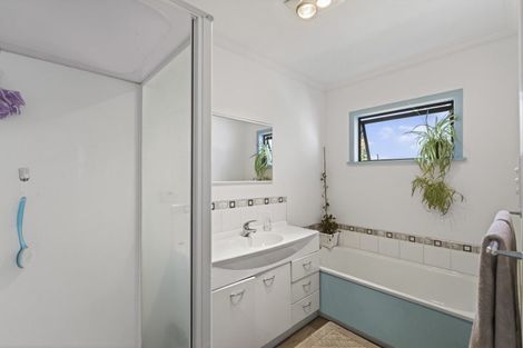 Photo of property in 32 Beaumont Crescent, Frankleigh Park, New Plymouth, 4310