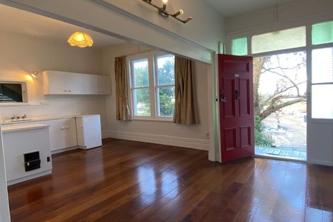 Photo of property in 98 Rolleston Street, Mount Cook, Wellington, 6021