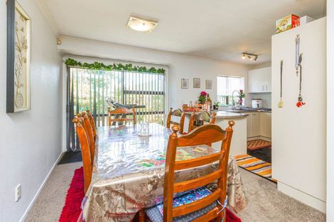 Photo of property in 119 Riverton Drive, Randwick Park, Auckland, 2105