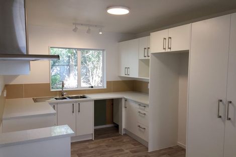 Photo of property in 2/5 Woodall Place, Totara Vale, Auckland, 0627