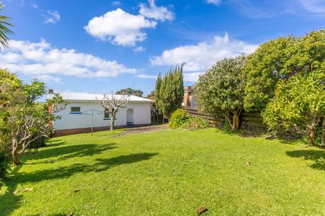 Photo of property in 2/48 Churchill Road, Murrays Bay, Auckland, 0630