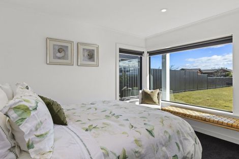 Photo of property in 20 Pukenamu Road, Rainbow Point, Taupo, 3330