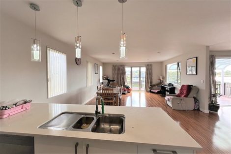 Photo of property in 27 Mantra Road, Massey, Auckland, 0614