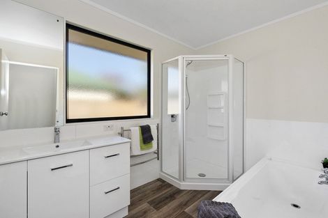 Photo of property in 23 Mangakoea Place, St Andrews, Hamilton, 3200