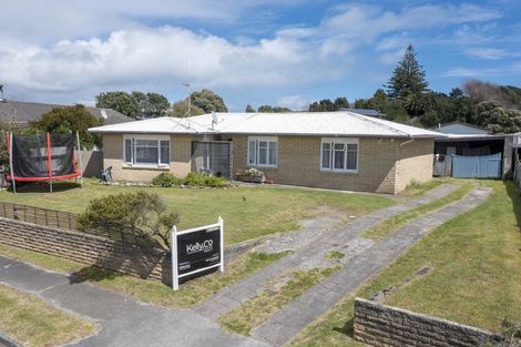 Photo of property in 4 Colenso Place, Otaki Beach, Otaki, 5512