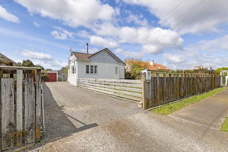 Photo of property in 17 Robert Street, Marton, 4710