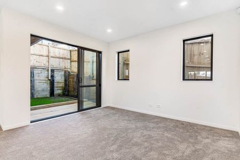 Photo of property in 40c Cyclarama Crescent, Massey, Auckland, 0614