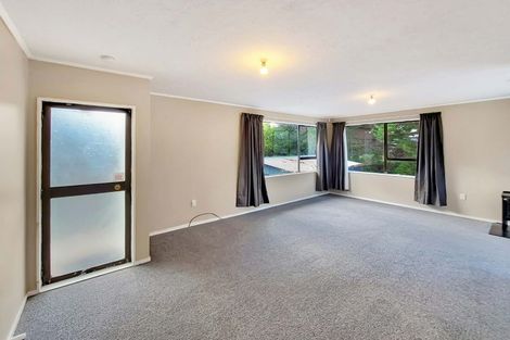 Photo of property in 5 Fenchurch Grove, Stokes Valley, Lower Hutt, 5019