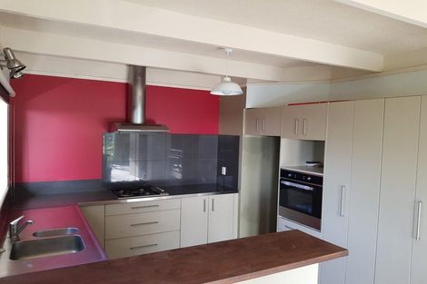 Photo of property in 13 Malters Place, Browns Bay, Auckland, 0630