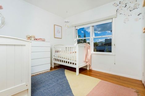Photo of property in 2/30 Beechwood Road, Rothesay Bay, Auckland, 0630