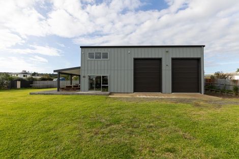 Photo of property in 79 Thomas Place, Foxton Beach, Foxton, 4815