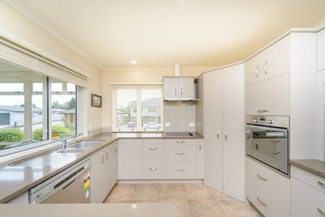 Photo of property in 1 Silkwood Place, Fitzherbert, Palmerston North, 4410