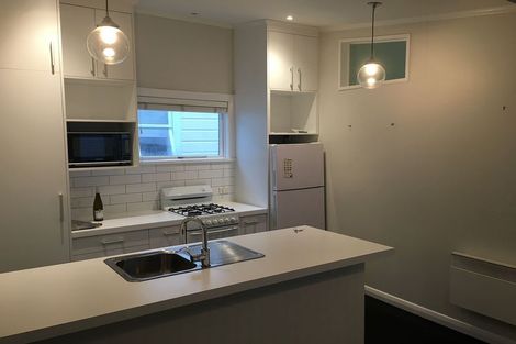 Photo of property in 9 Herald Terrace, Berhampore, Wellington, 6023