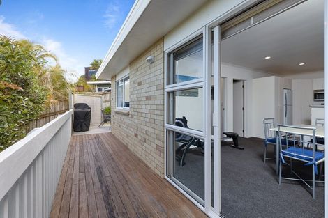 Photo of property in 2/8 Bronzewing Terrace, Unsworth Heights, Auckland, 0632