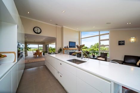 Photo of property in 9 Manukaka Heights, Hurdon, New Plymouth, 4310