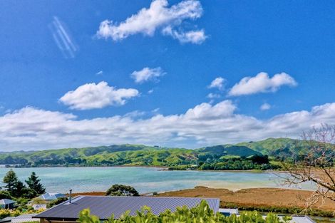 Photo of property in 39 Lanyon Place, Whitby, Porirua, 5024