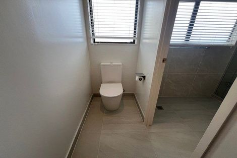 Photo of property in 1 Kincraig Place, Highland Park, Auckland, 2010