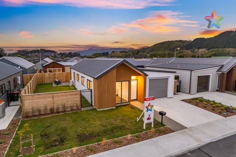 Photo of property in 8 Rotoiti Place, Paraparaumu, 5032