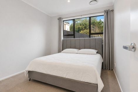 Photo of property in 9 Pohutukawa Avenue, Red Beach, 0932