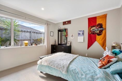 Photo of property in 25 Saltwood Street, Red Beach, 0932