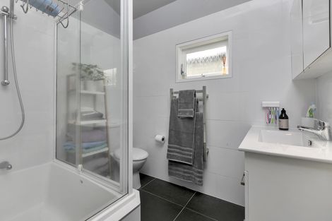 Photo of property in 2/622 East Coast Road, Pinehill, Auckland, 0630