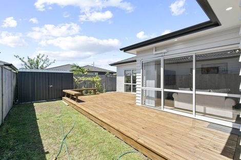 Photo of property in 18 Black Beech Crescent, Takanini, 2110