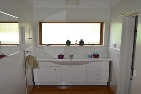 Photo of property in 13 Malters Place, Browns Bay, Auckland, 0630