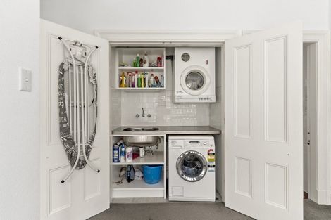 Photo of property in 21 Selwyn Terrace, Thorndon, Wellington, 6011