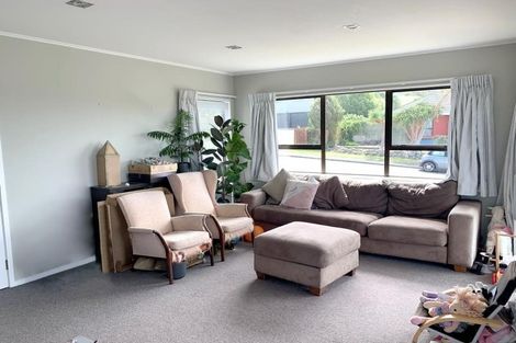 Photo of property in 35 Athena Drive, Totara Vale, Auckland, 0629