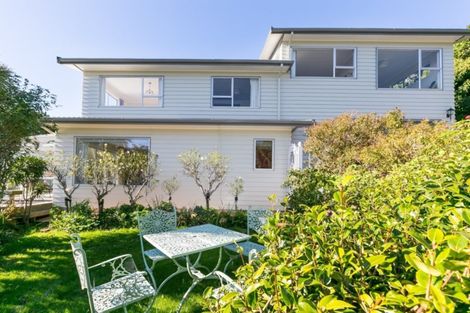 Photo of property in 21 Southern Cross Crescent, Island Bay, Wellington, 6023