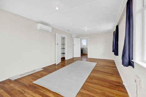 Photo of property in 6 Mcguire Street, Hawera, 4610