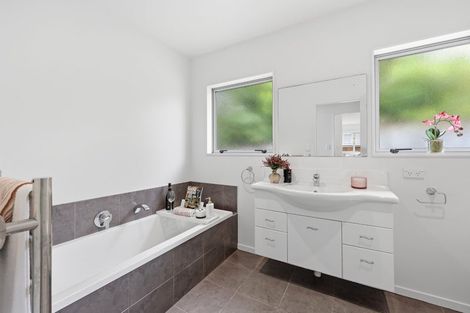 Photo of property in 218a Sturges Road, Henderson, Auckland, 0612