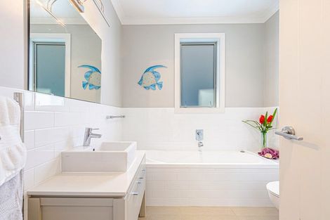 Photo of property in 18 Panorama Heights, Orewa, 0931